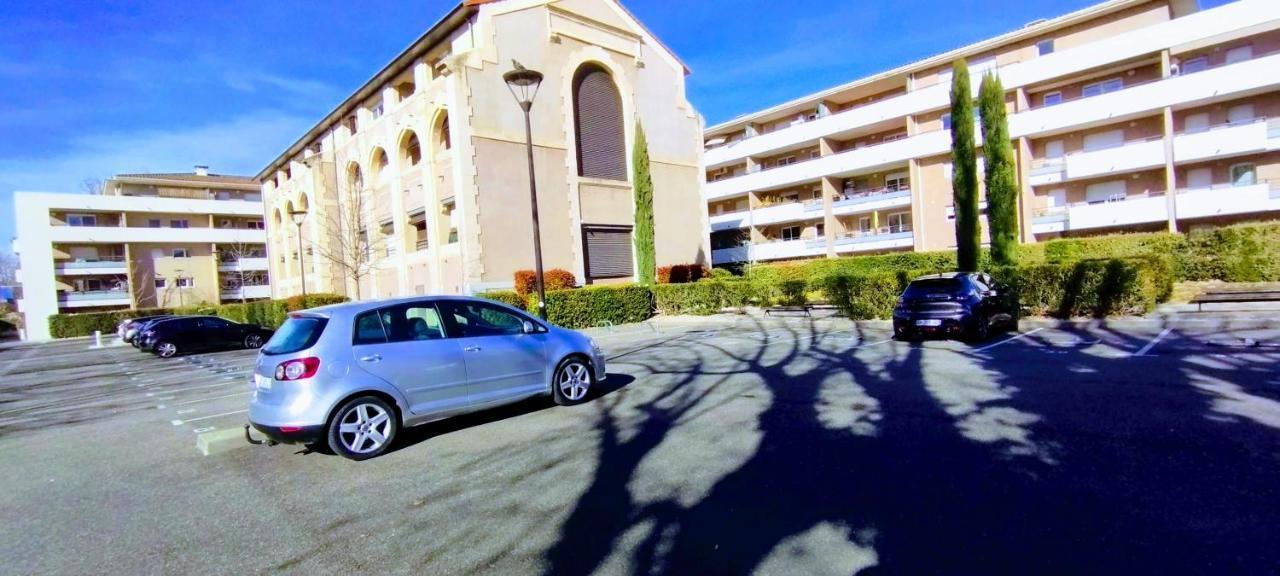 Mambrillo Parking Netflix Disney Prime アヴィニョン エクステリア 写真