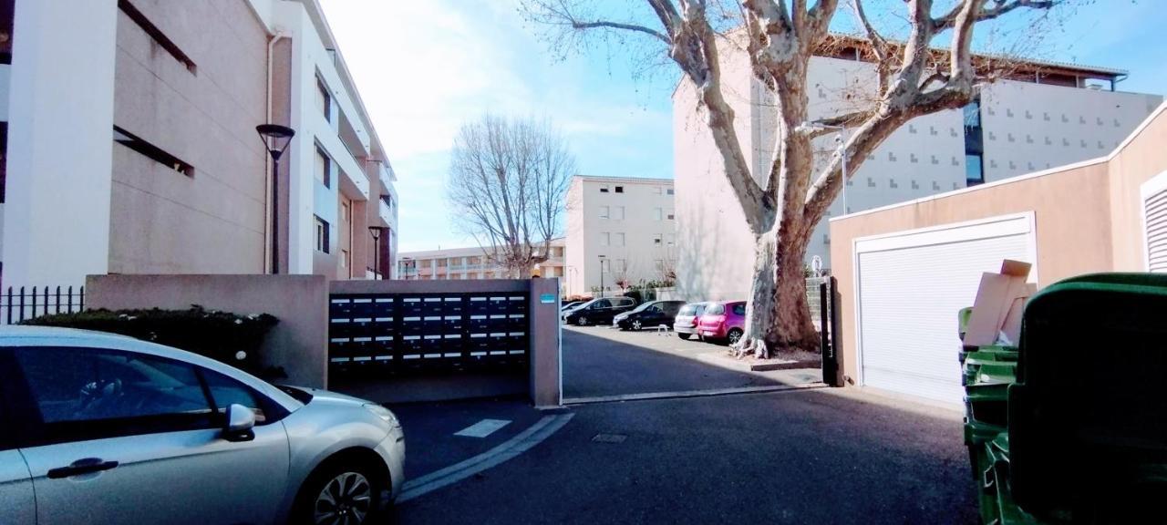 Mambrillo Parking Netflix Disney Prime アヴィニョン エクステリア 写真